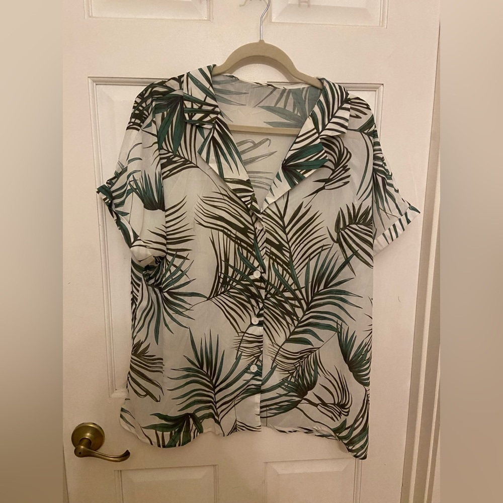Oversized Palm Print Women’s Button Down Size L *WORN ONCE*